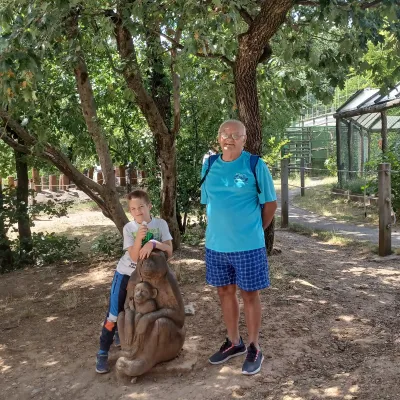 Gergő unokámmal a pécsi állatkertben.