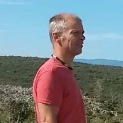 Zoltán. profilképe