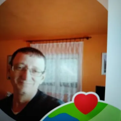 szerény profilképe