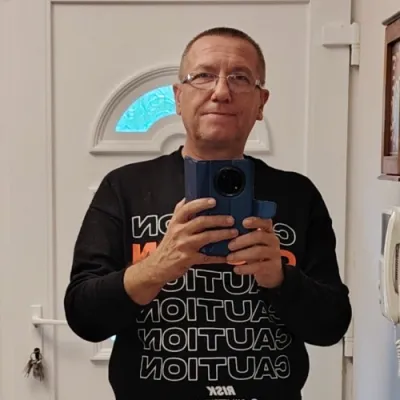 Ádám27 profilképe